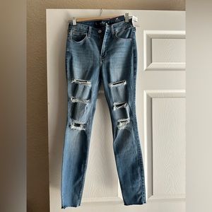 Hollister high rise super skinny women’s jeans. W 25, L 26. Size 1S.